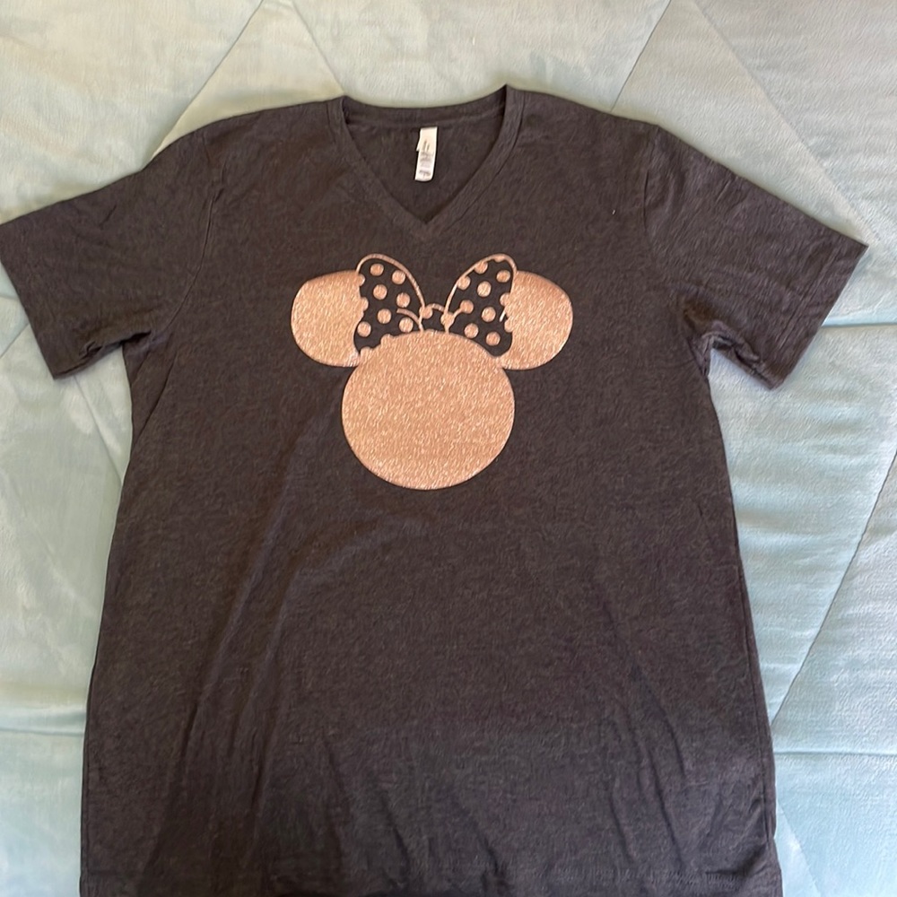 Dark Gray V-Neck Disney T-Shirt Sz Adult L Sparkly Pink Minnie Mouse